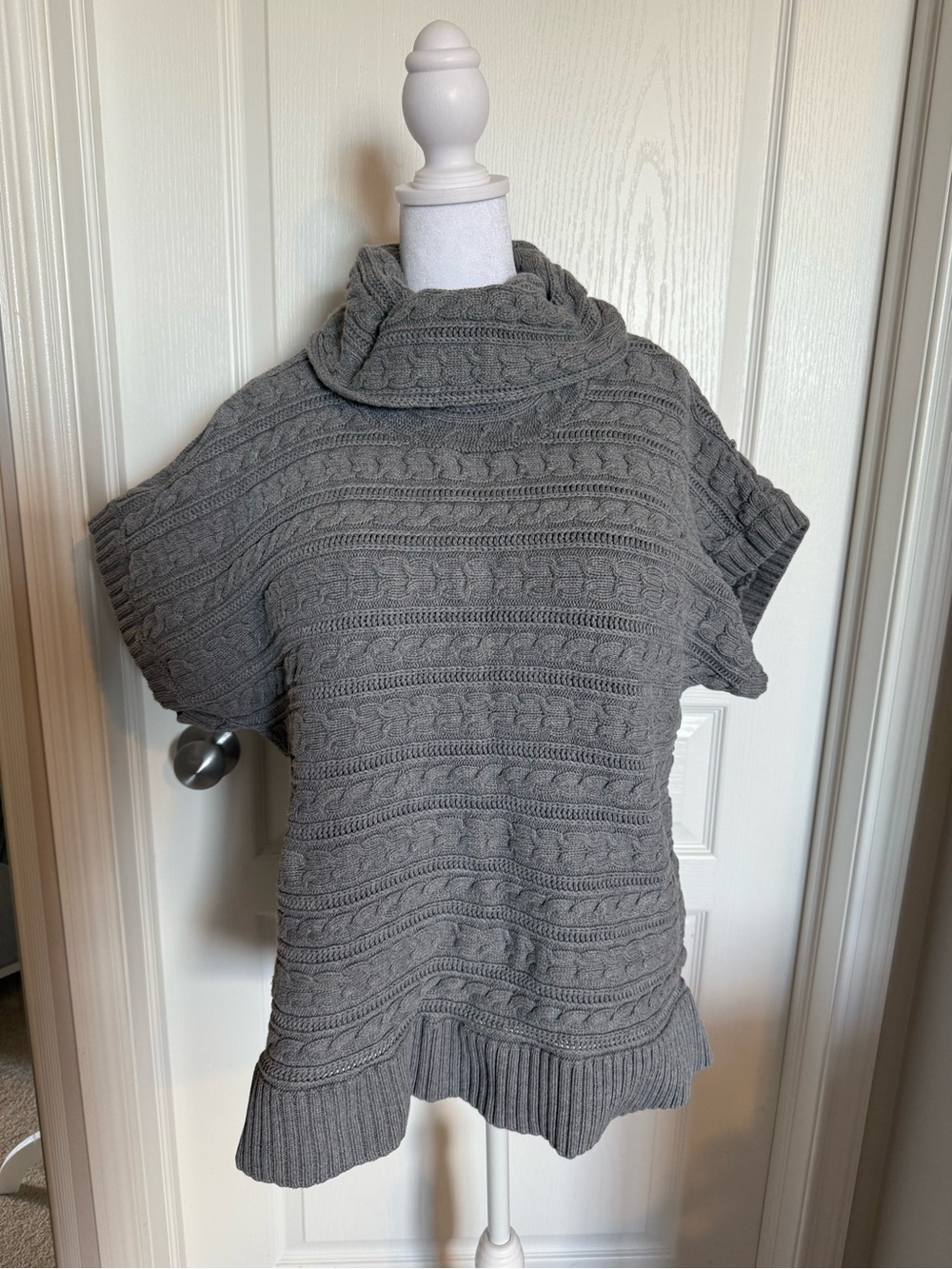 Women's Gray Cable Knit Short-Sleeve Turtleneck Sweater Vest